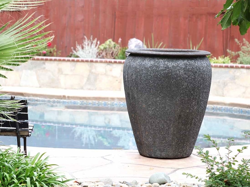 URN SMOOTH FINISHED, SILVER ROCK, X-LARGE - 32.5" X 36.5"