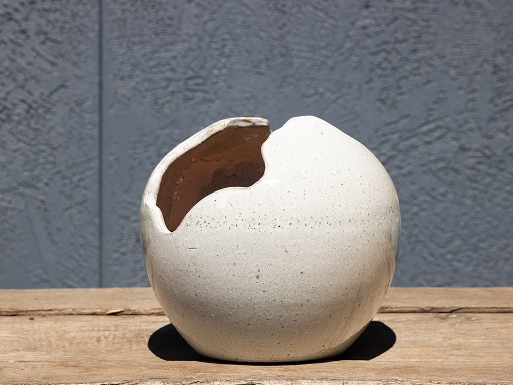 [PY-5355WSP-B] ORBIT PLANTER, WHITE SPOT, 12.0"