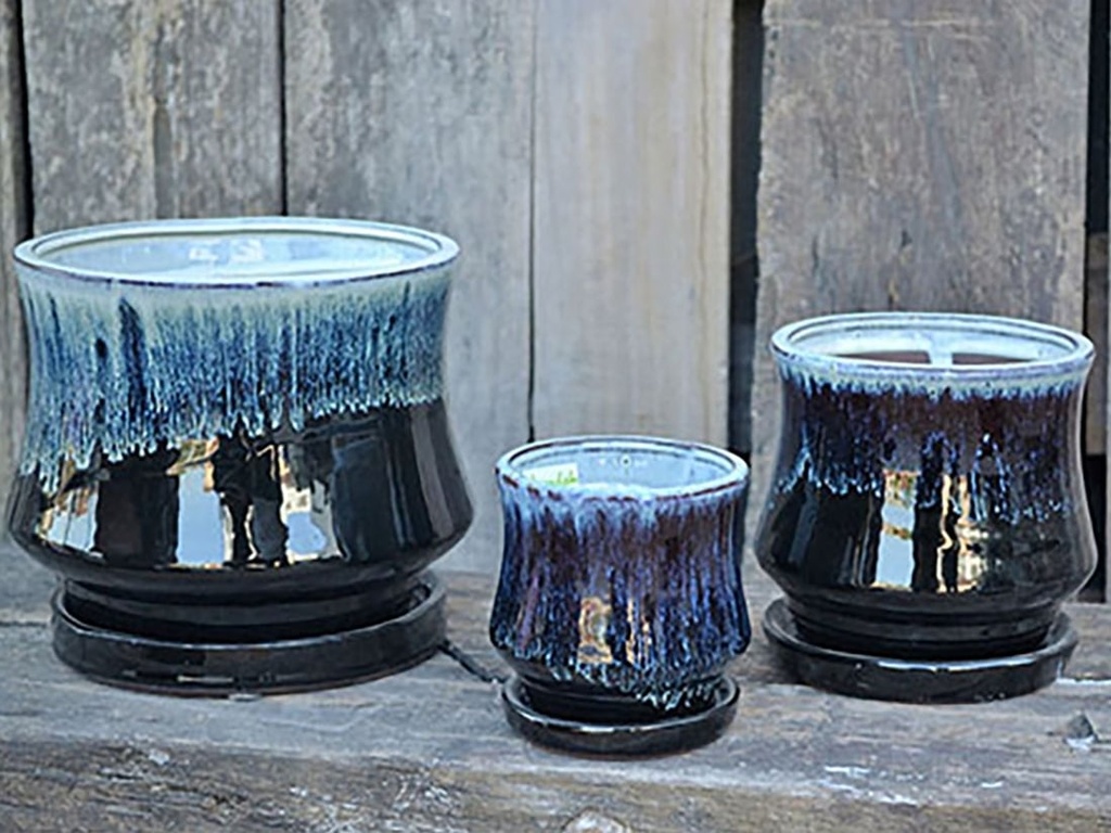 [PY-I1386WBK-C-C8] LILY POT WITH ATTACHED SAUCER, WHITE ON BLACK, SIZE C, 4.0"X4.0" (SOLD IN CASE OF 8)