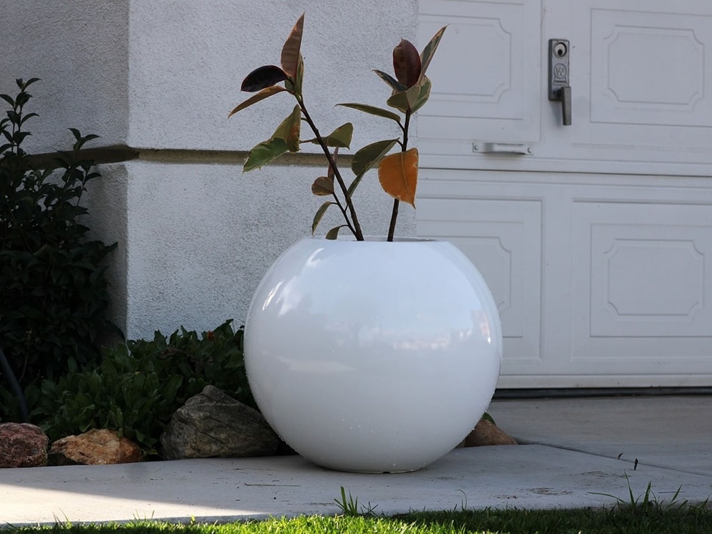 [FG-3123GWH-B] SPHERE PLANTER, GLOSSY WHITE, 20"X17.5"